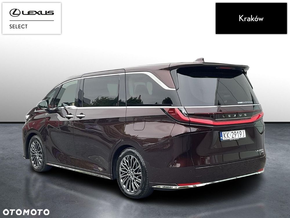 Lexus LM - 3