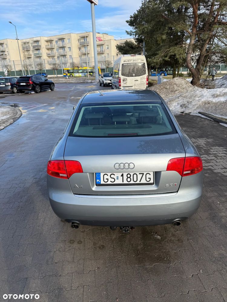 Audi A4 Limousine - 3