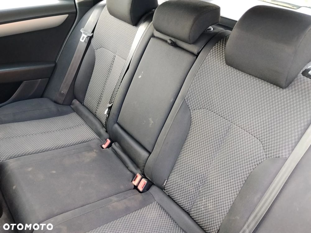 Volkswagen Passat 1.6 TDI Trendline - 23