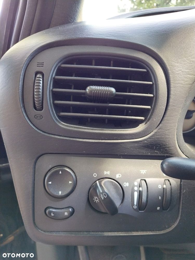 Chrysler Voyager 2.8 LX CRD - 27
