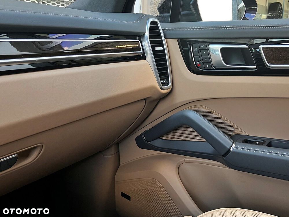 Porsche Cayenne Standard - 34