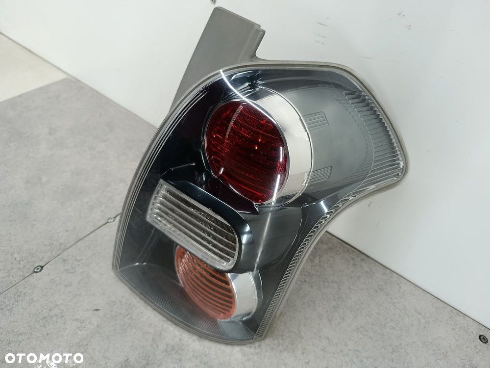 LAMPA TYLNA PRAWA TOYOTA COROLLA VERSO II 81550-0F080 - 3