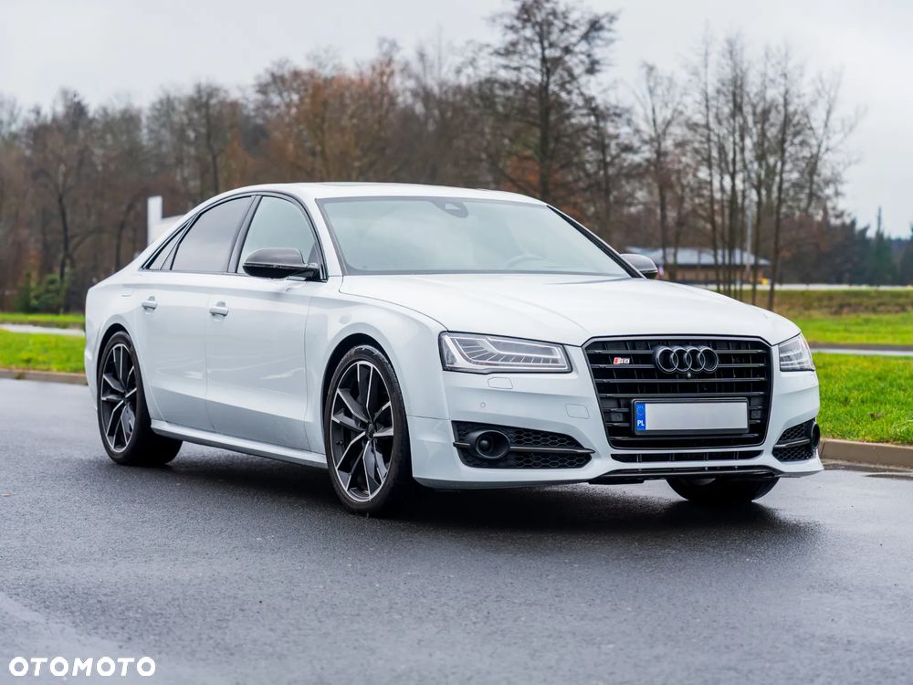 Audi S8 Plus - 1