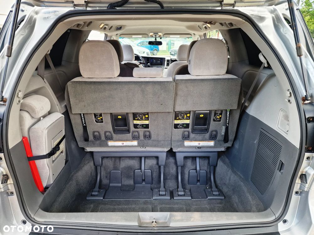 Toyota Sienna - 18