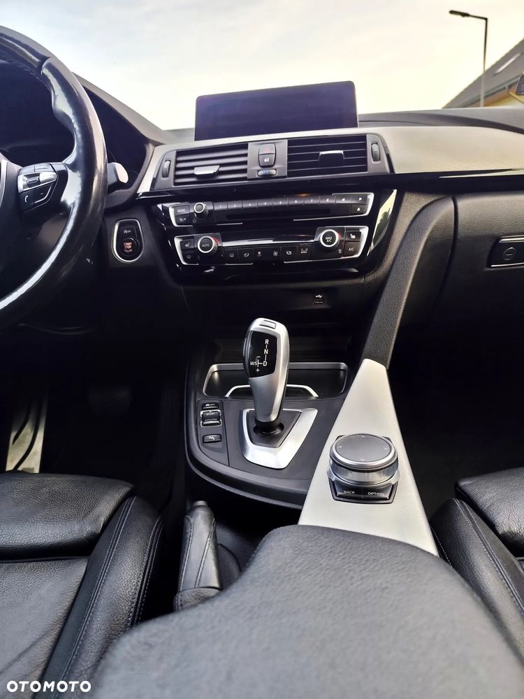 BMW 3GT 320d xDrive M Sport - 12