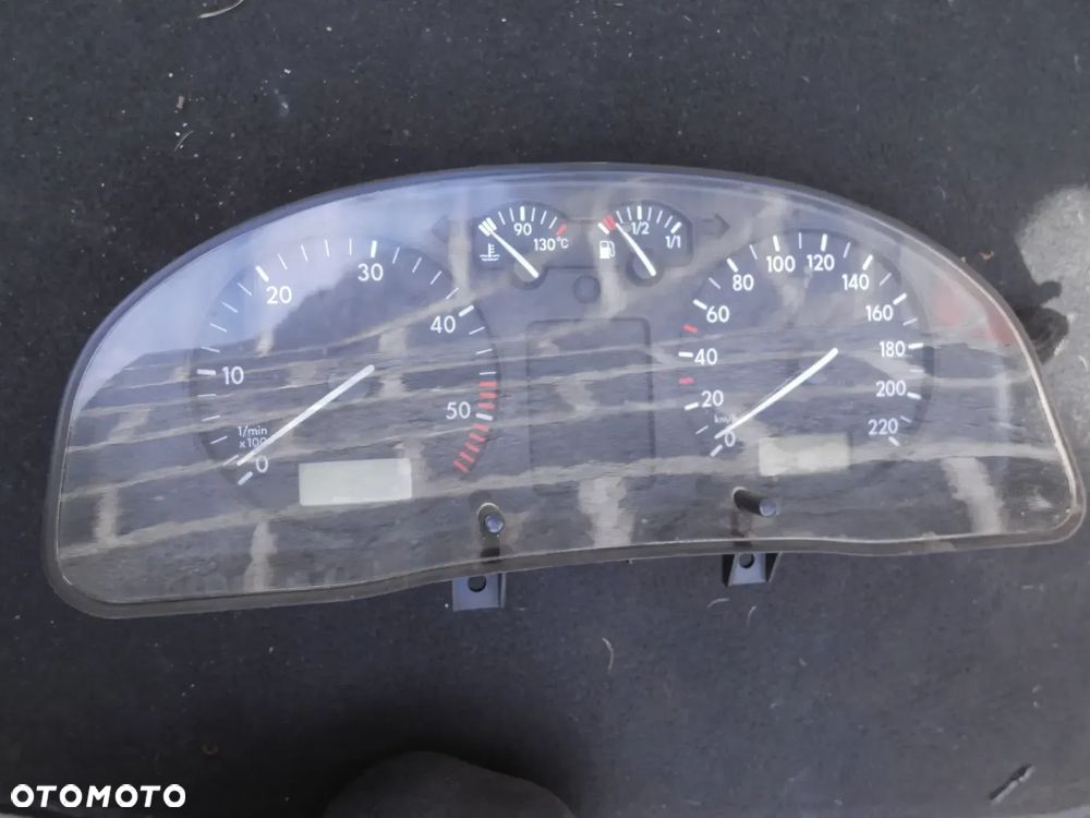 VW PASSAT B5 1.9TDI LICZNIK ZEGARY PRĘDKOŚCIOMIERZ 3B0919880D - 2
