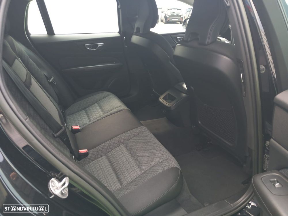 Volvo V60 2.0 D4 Momentum Geartronic - 22