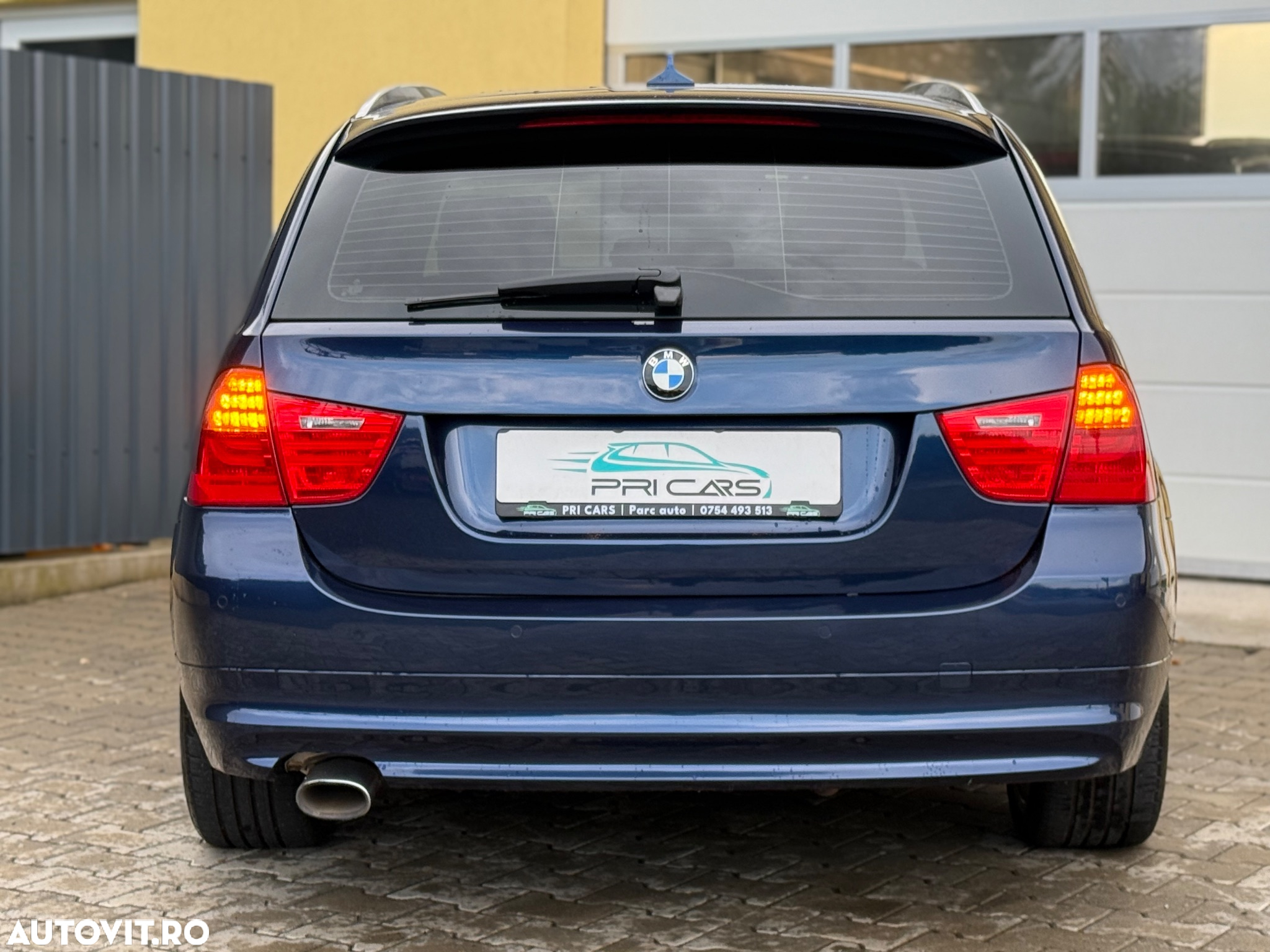 BMW Seria 3 320d Touring xDrive Aut. - 34