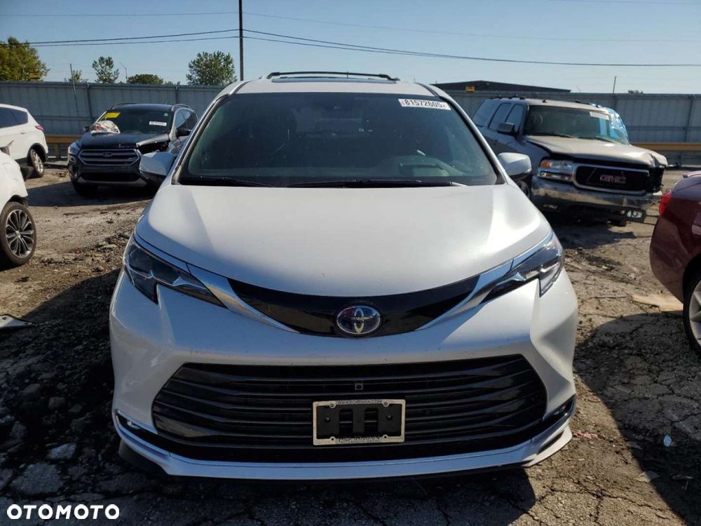 Toyota Sienna - 6