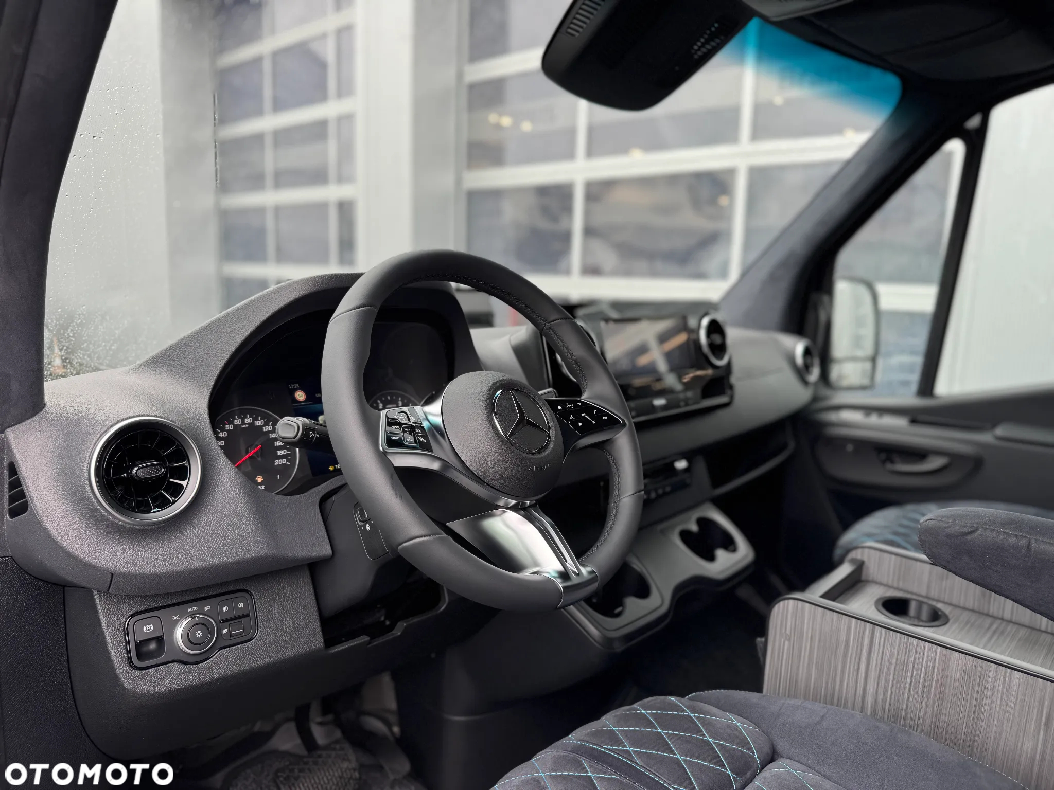 Mercedes-Benz Sprinter - 11