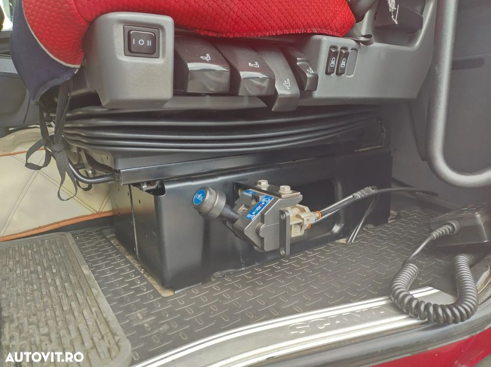 Scania V8 cu 500CP, 2011, 599.690km, 6x2 cu axa liftabila si viratoare, Cutie viteze automata, Anvelope 315/80R22,5 90% bune, Kit basculare, rezervor 600l, goarne, proiectoare, Carte identitate, rulat in Germania, PROMOTIE 28.900 EUR+Tva - 35