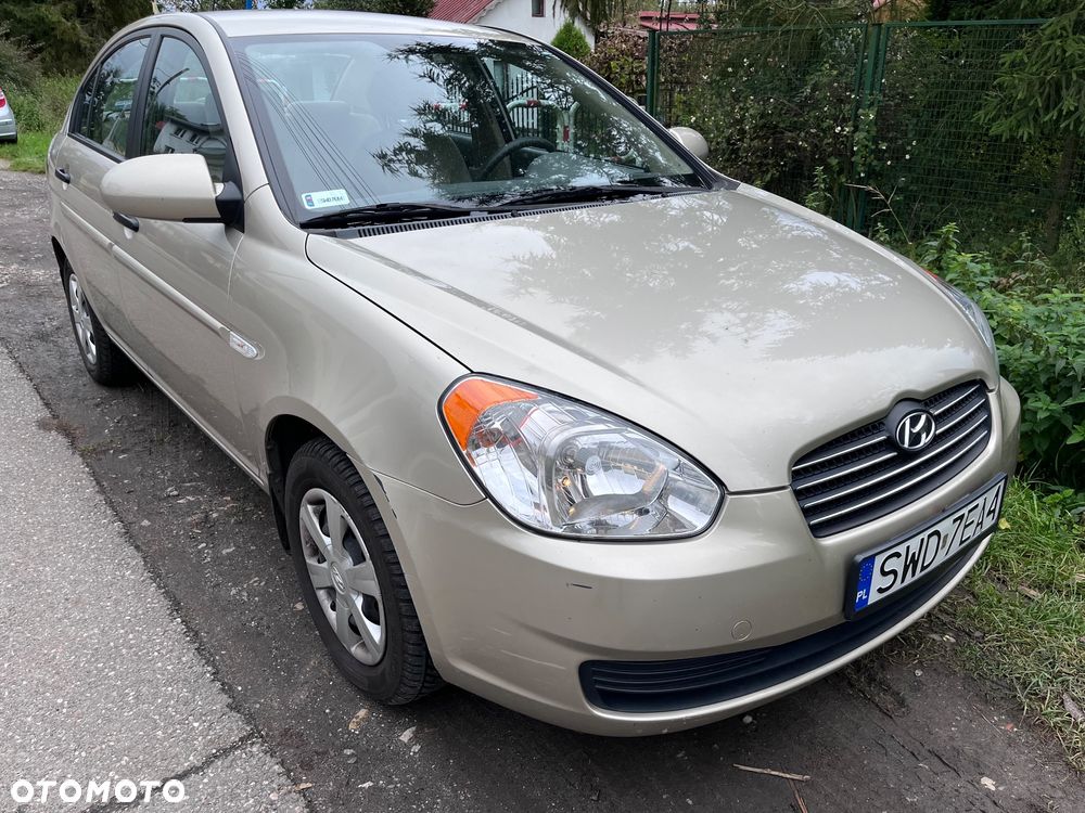 Hyundai Accent - 1