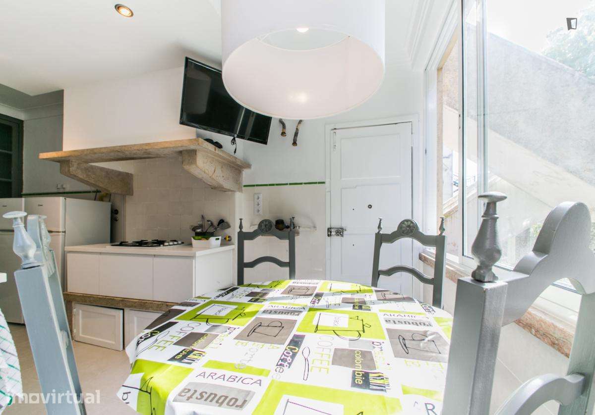 Quarto - localizado em São Sebastião Lisbon - Grande imagem: 4/19