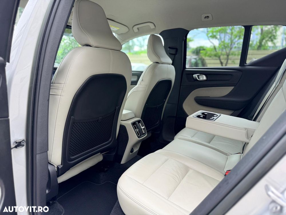 Volvo XC 40 B4 B AWD DKG Momentum Pro - 13