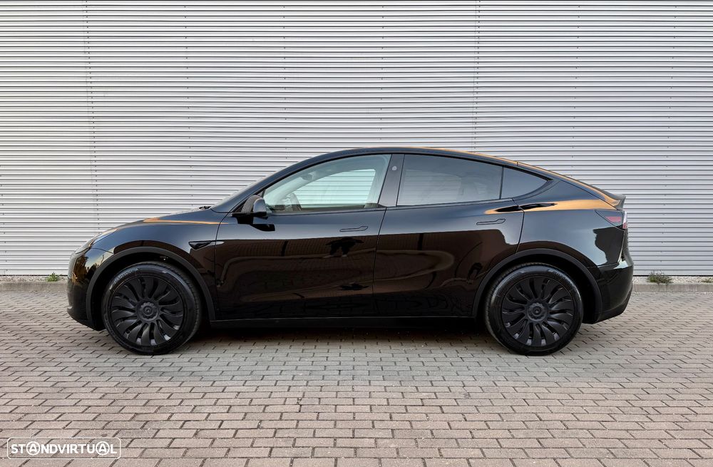 Tesla Model Y Long-Range RWD - 1