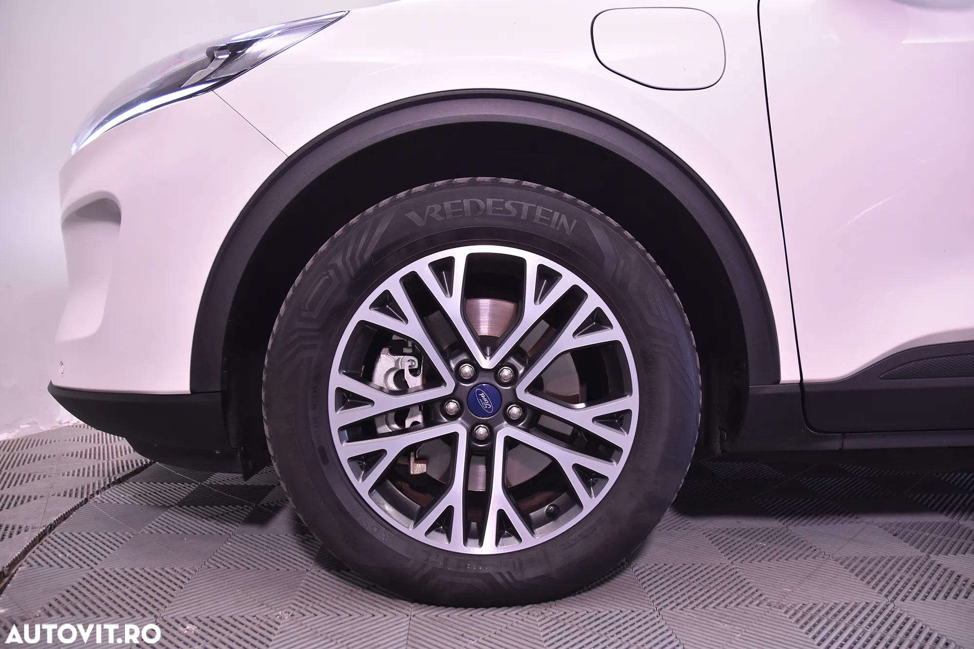 Ford Kuga - 13