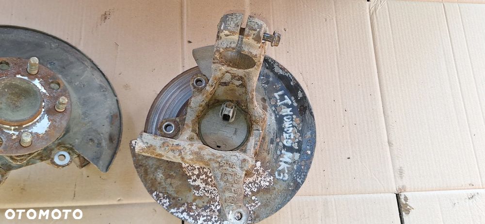 ZWROTNICA PIASTA PRAWA LEWA TYL MONDEO MK3 HB - 4