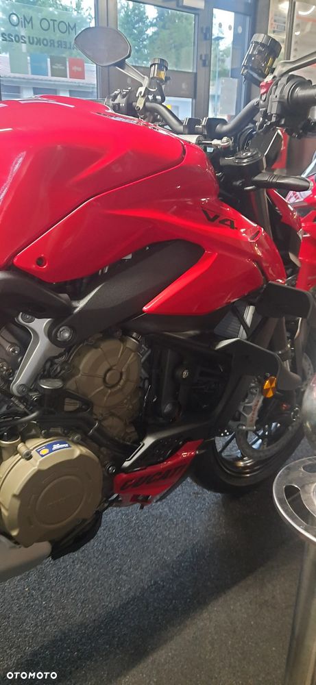 Ducati Streetfighter V4 - 4
