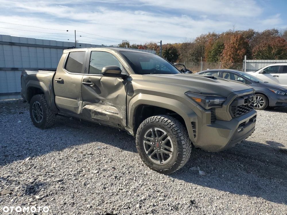 Toyota Tacoma - 4