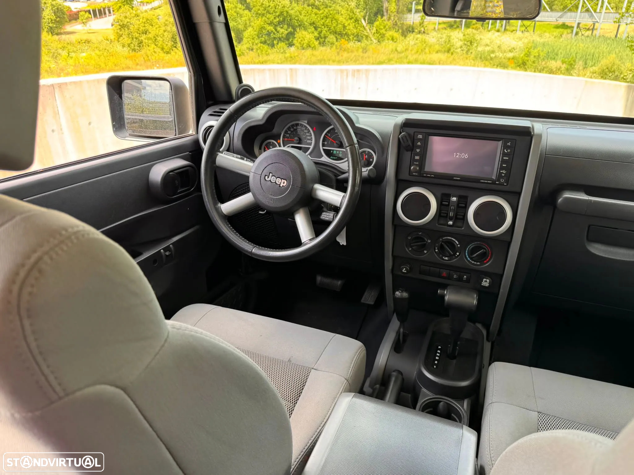 Jeep Wrangler Unlimited 2.8 CRD DPF Auto Sahara - 18