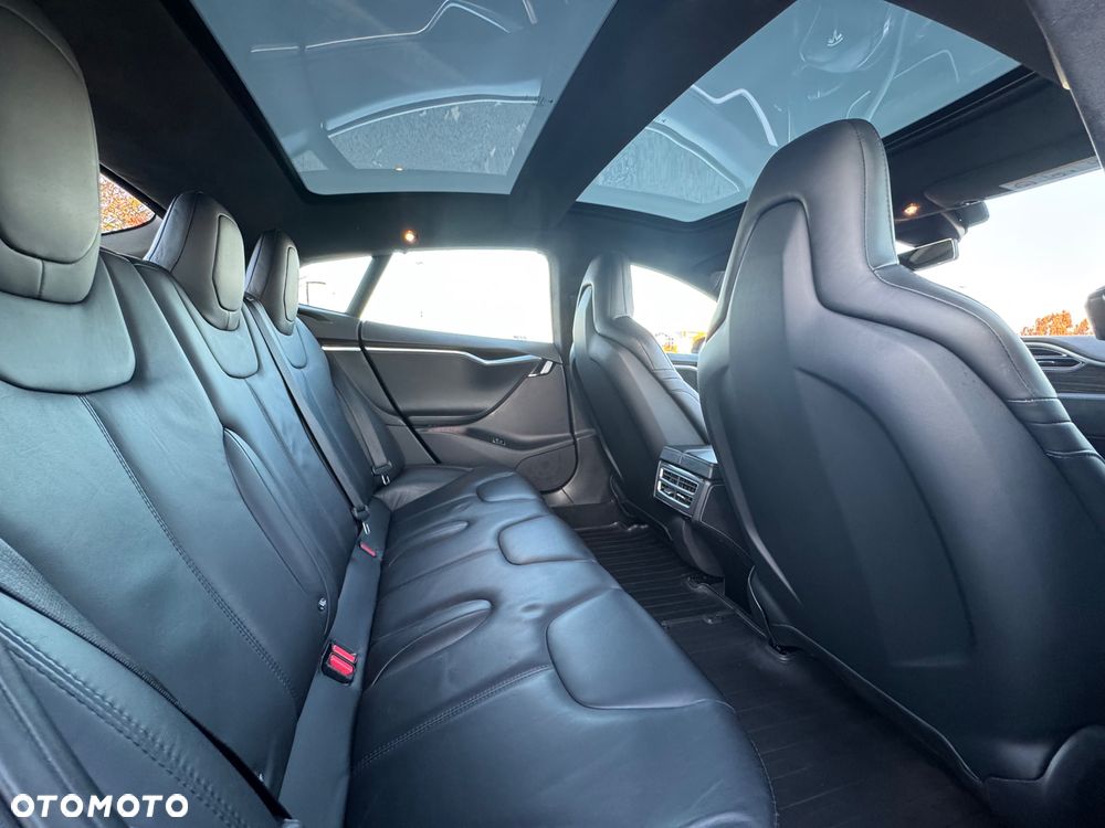 Tesla Model S - 9
