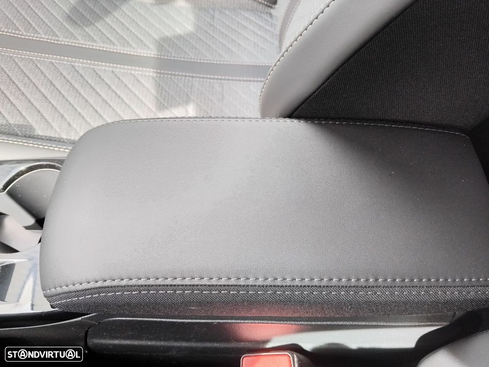 Peugeot 2008 1.2 PureTech Allure - 19