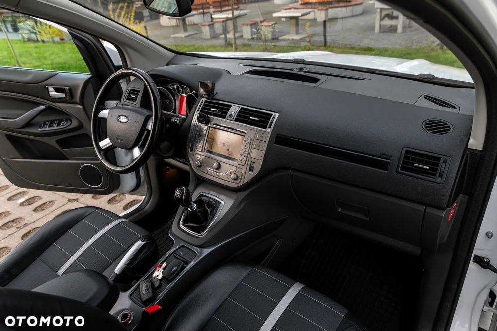 Ford Kuga 2.0 TDCi 4x4 Titanium - 24