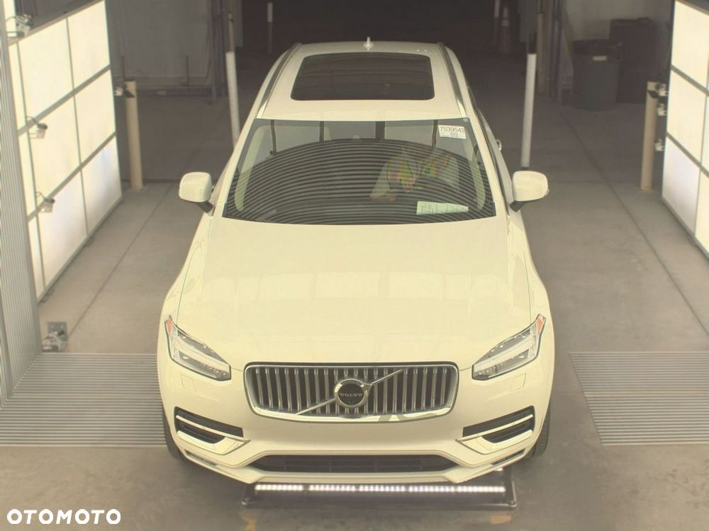 Volvo XC 90 - 9