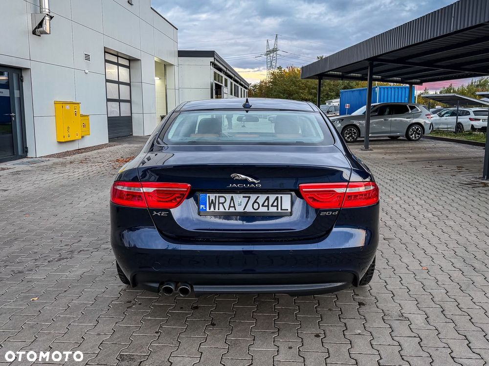 Jaguar XE 2.0 D Portfolio - 7