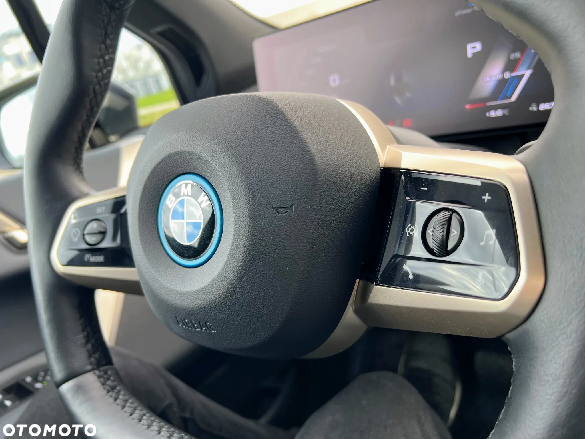 BMW iX - 11