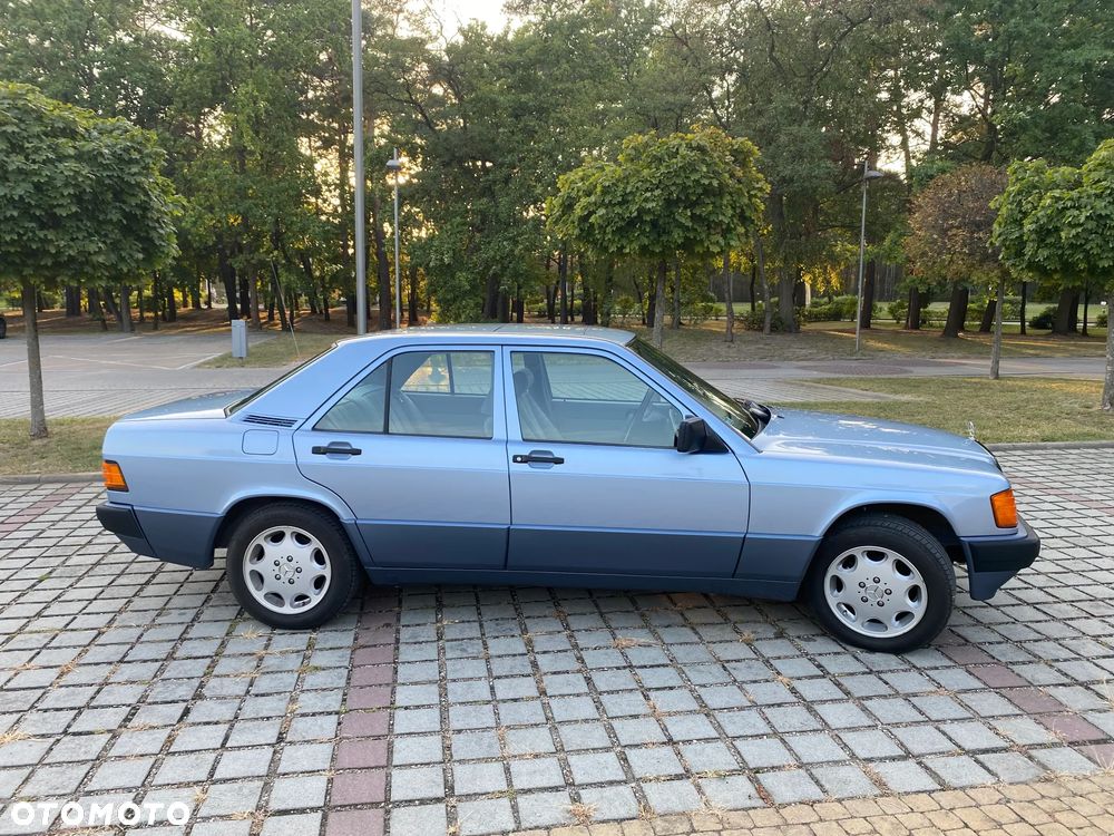 Mercedes-Benz W201 (190) - 1