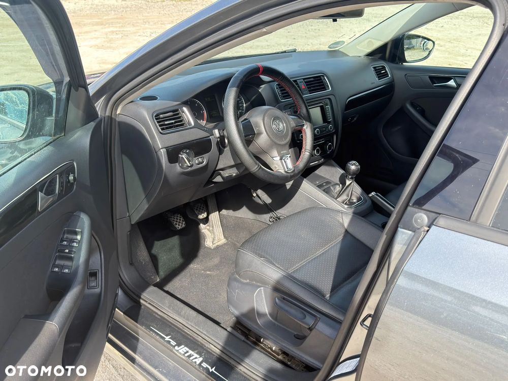 Volkswagen Jetta - 13
