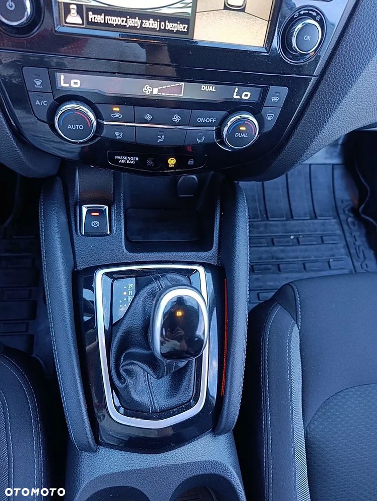 Nissan Qashqai 1.3 DIG-T Tekna DCT - 24
