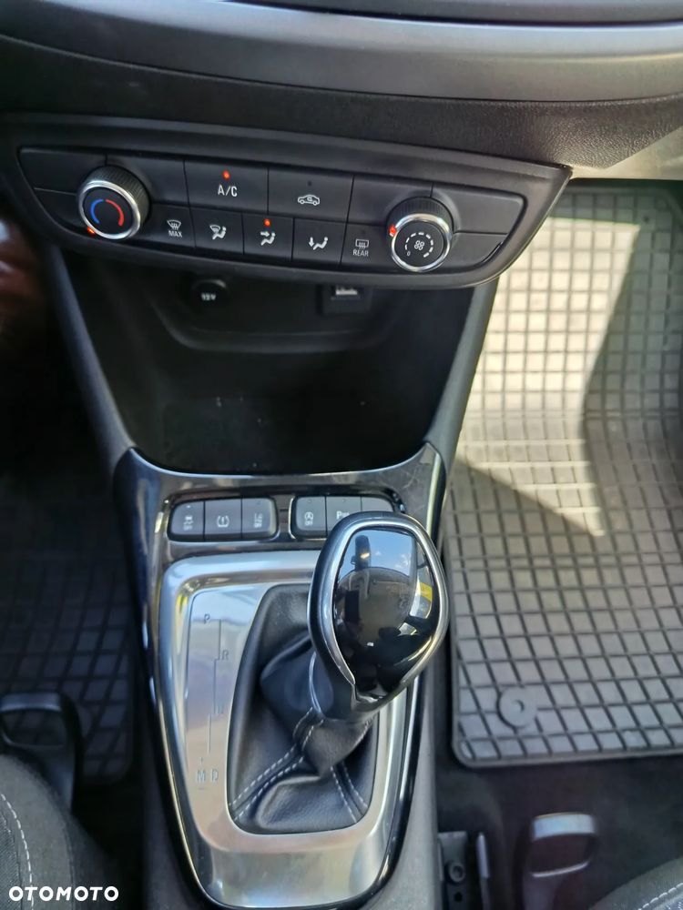 Opel Crossland X - 8