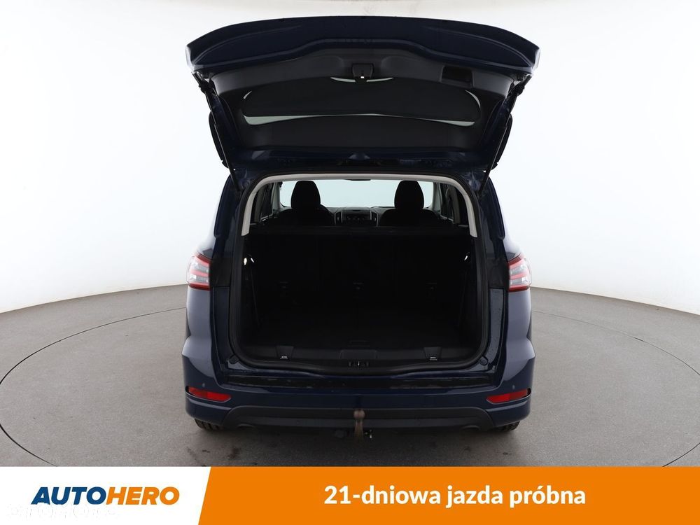 Ford S-Max - 17