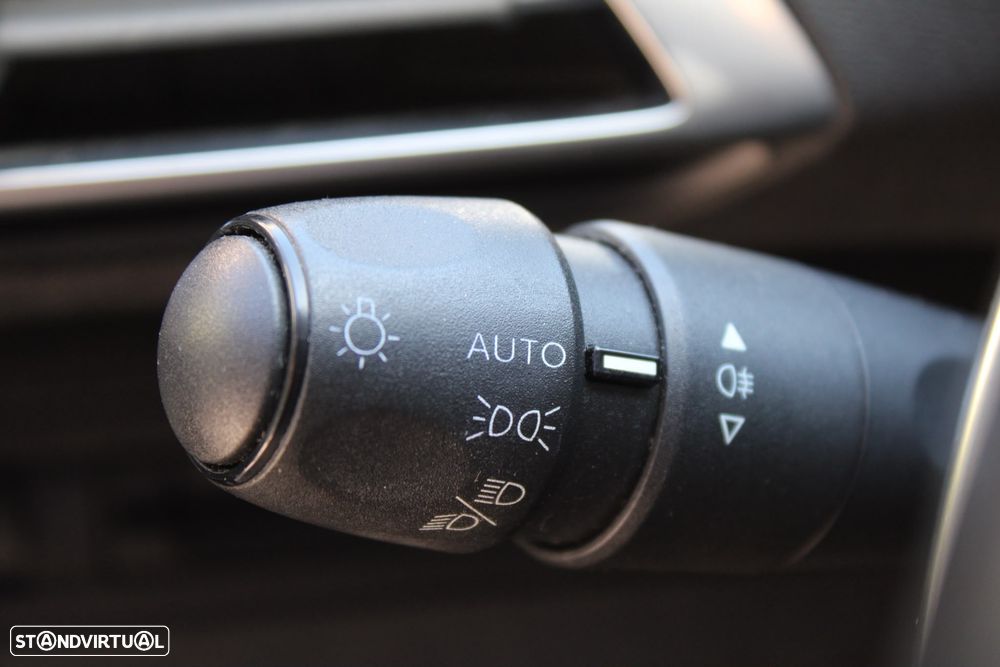 Peugeot 3008 PureTech 130 Stop & Start GPF EAT8 Active - 20