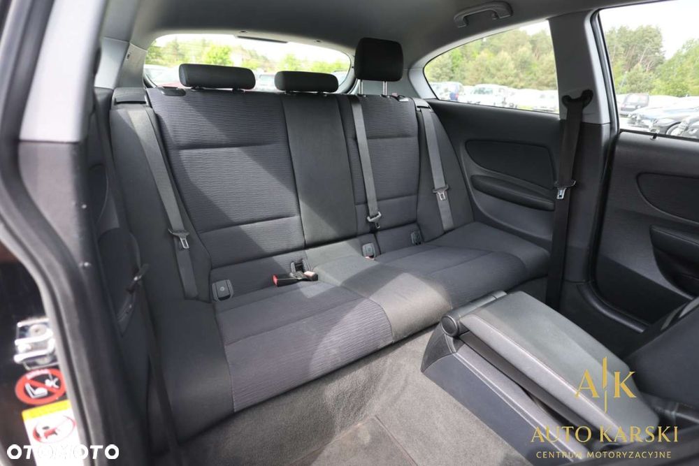 BMW Seria 1 - 30