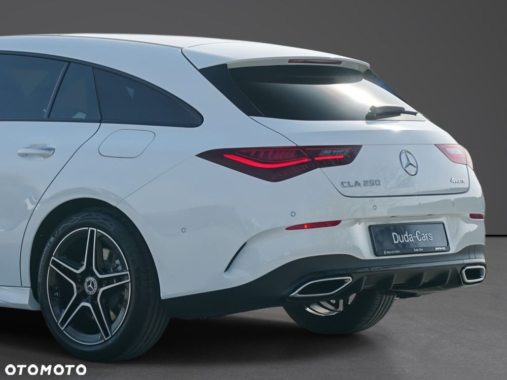 Mercedes-Benz CLA 250 4-Matic AMG Line 7G-DCT - 12