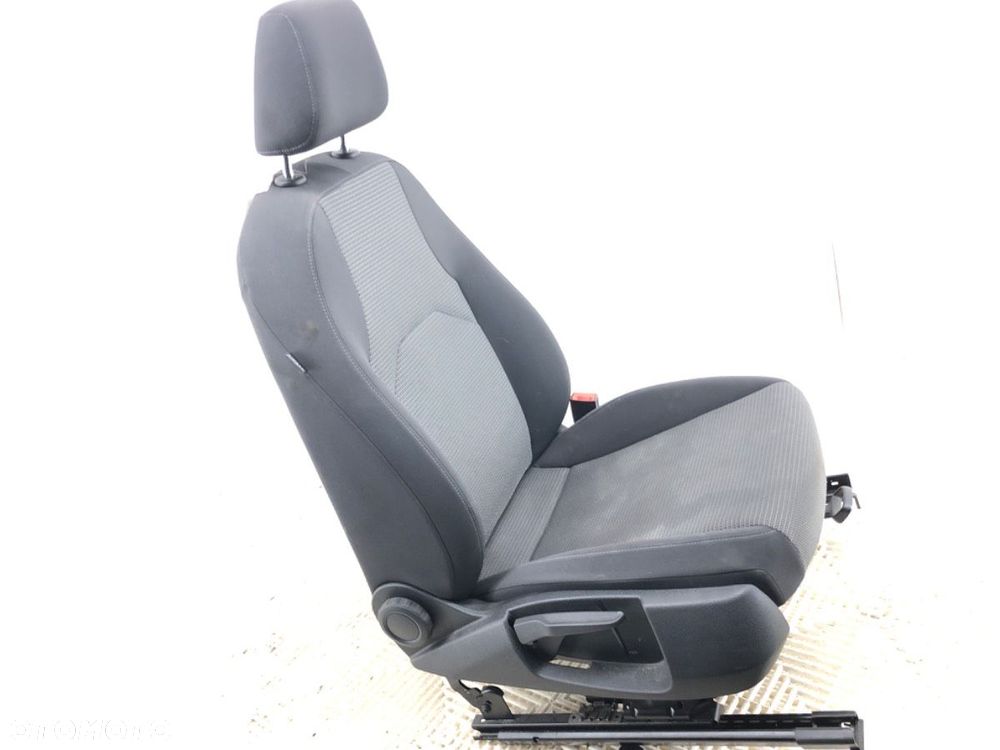 FOTEL PRAWY PRZÓD  SEAT LEON (5F1) 2012 - 2022 1.4 TSI 92 kW [125 KM] benzyna 2014 - 2022 - 4