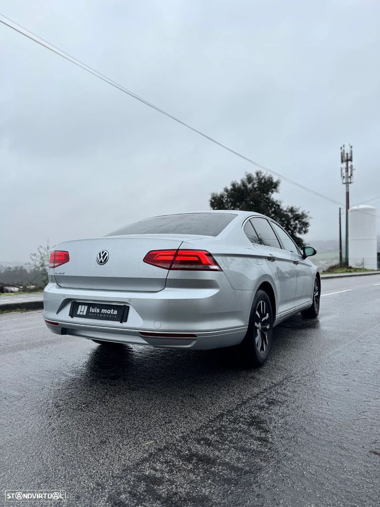 VW Passat 2.0 TDI Highline - 11