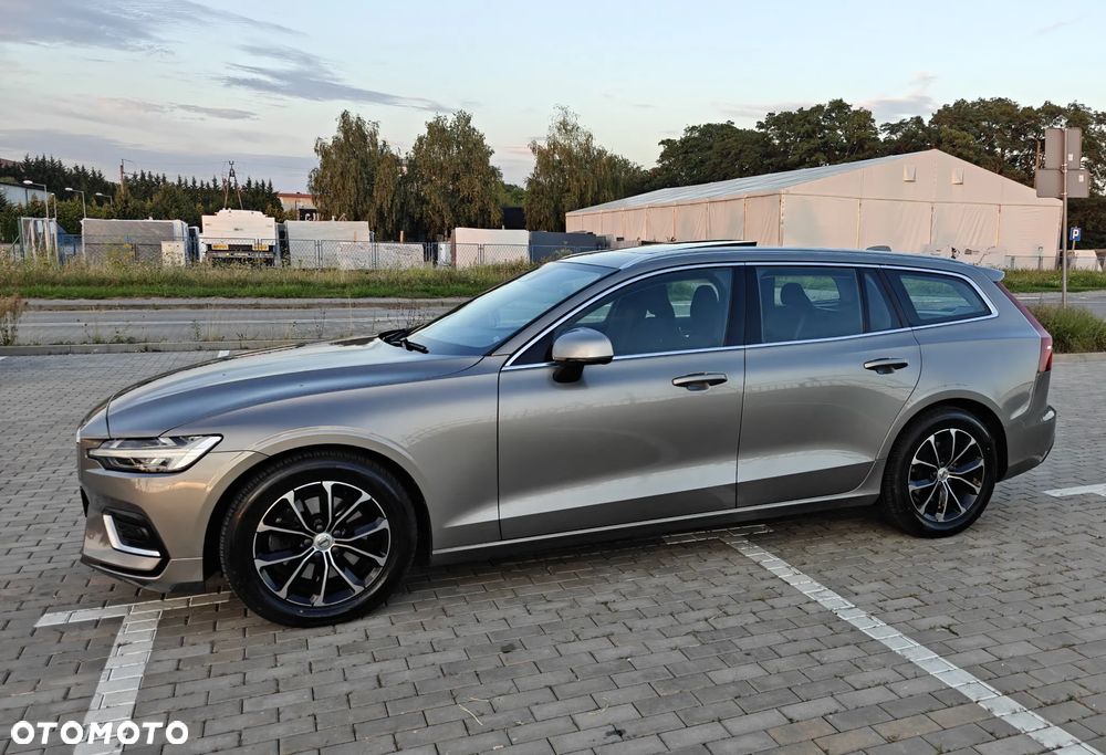 Volvo V60 B3 B DKG Momentum - 4