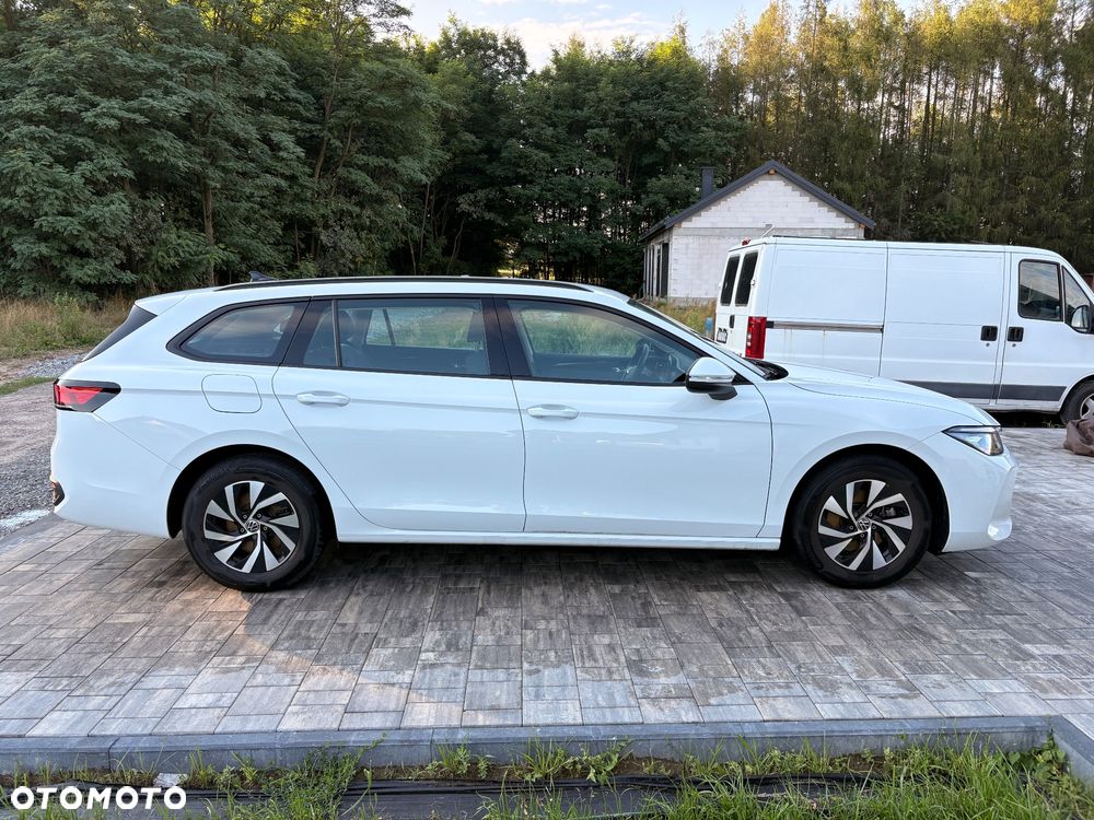 Volkswagen Passat - 1
