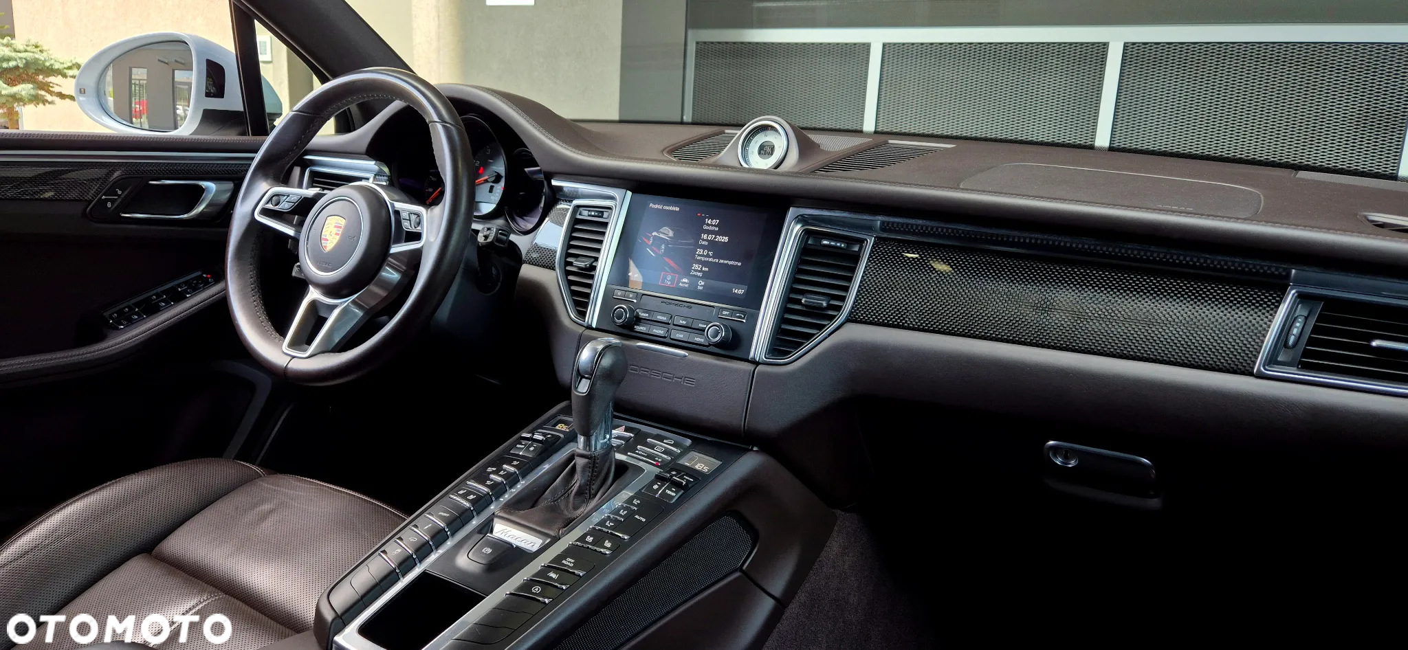 Porsche Macan S - 32