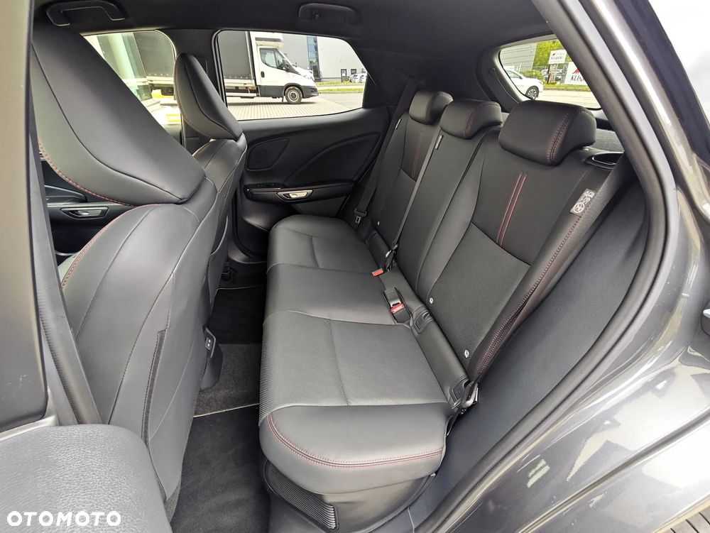Lexus LBX 1.5 Hybrid Emotion - 12