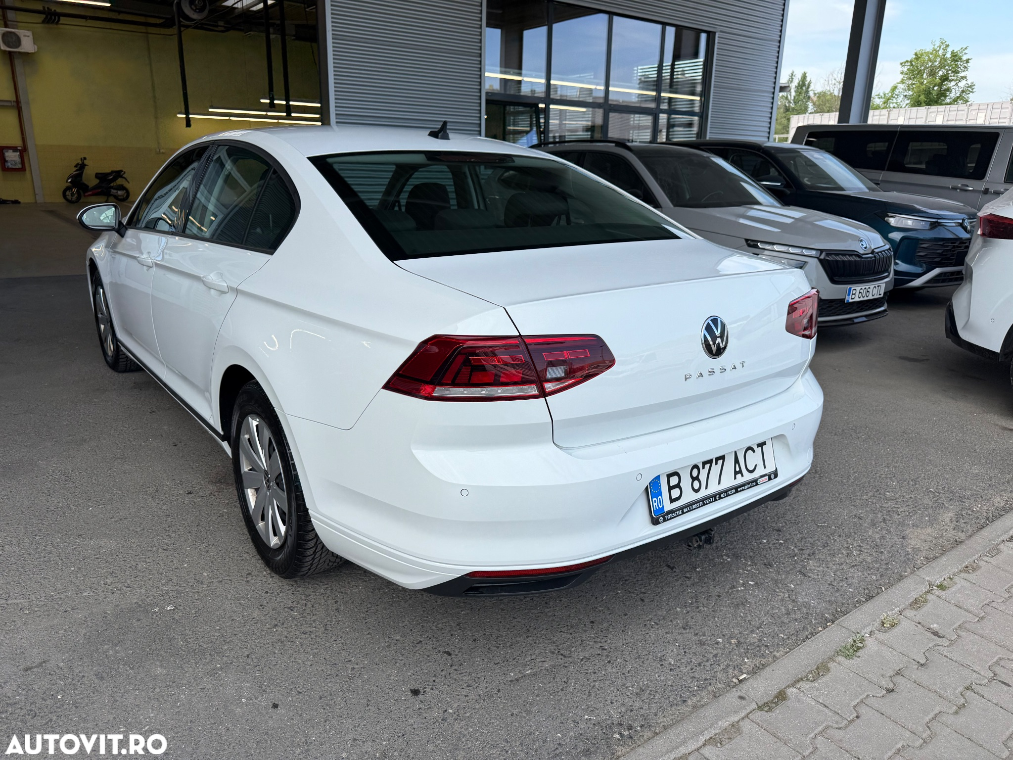 Volkswagen Passat 2.0 TDI DSG Trendline - 2