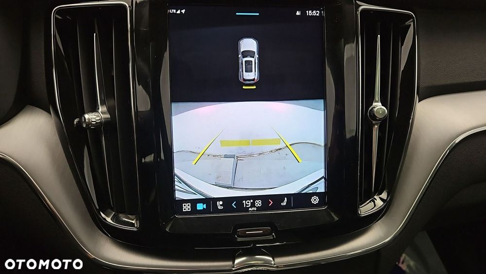 Volvo XC 60 B4 D Momentum Pro - 22