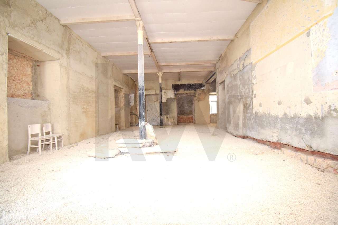 Excelente Loft no Beato - Único, para obras, com elevado potencial - Grande imagem: 2/20