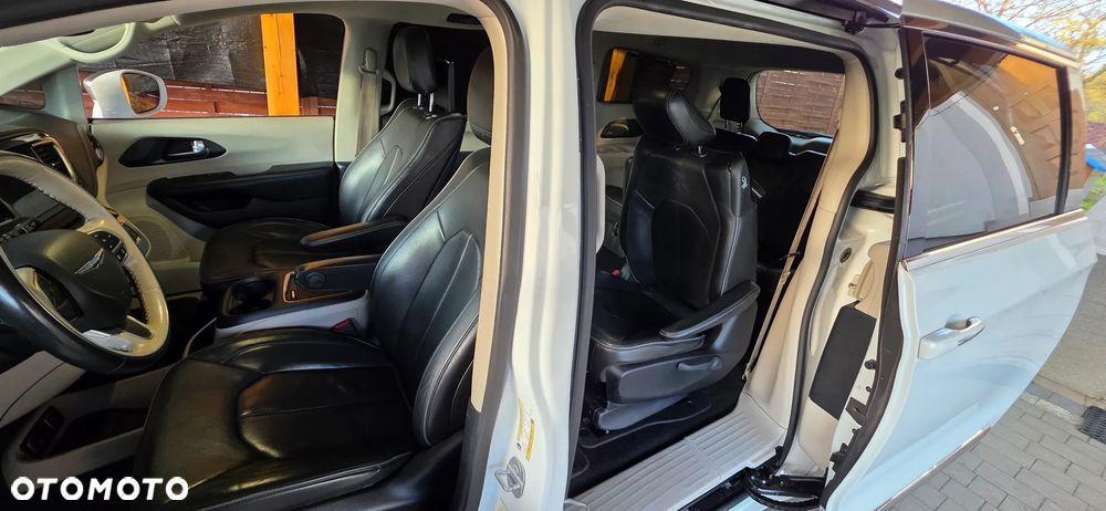 Chrysler Pacifica - 22