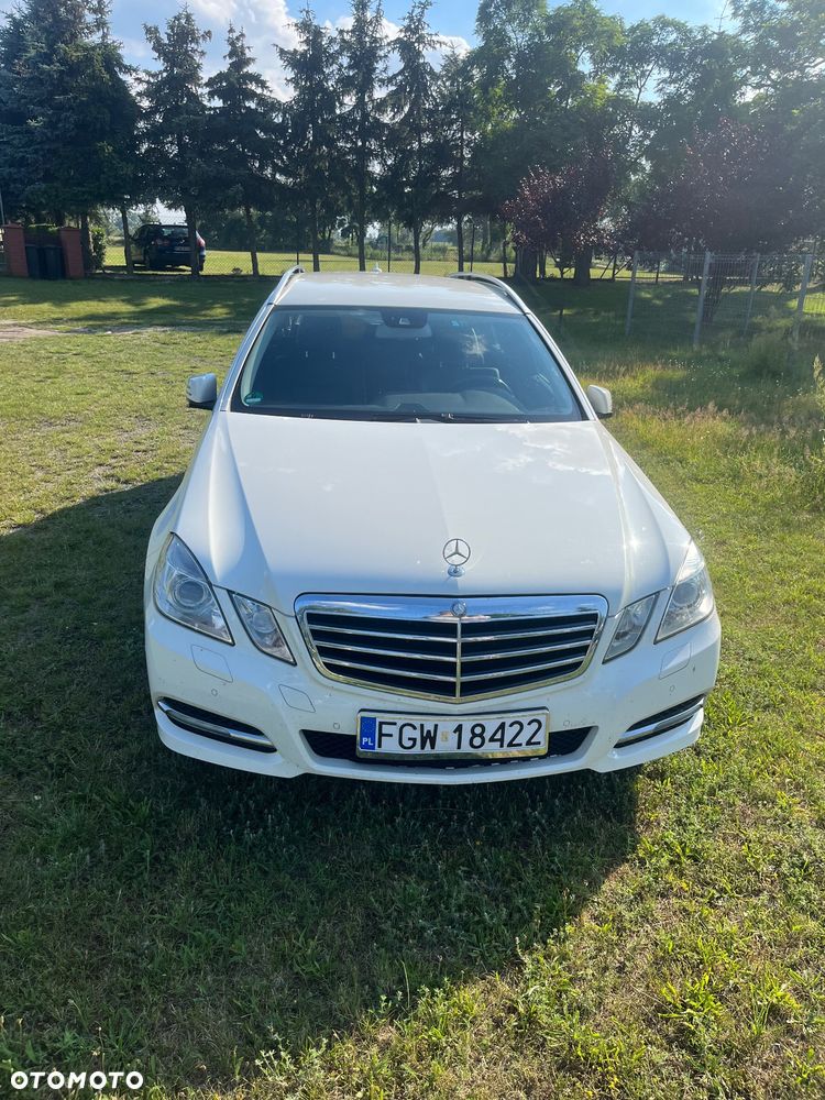 Mercedes-Benz Klasa E 200 CGI BlueEFFICIENCY Automatik - 13