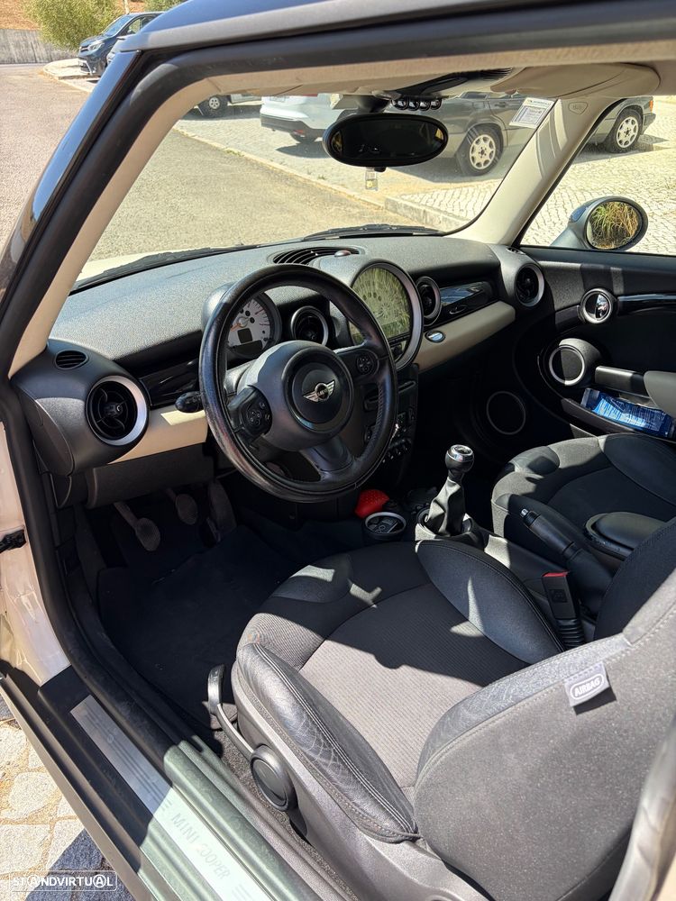 MINI 3 Portas Cooper D - 10